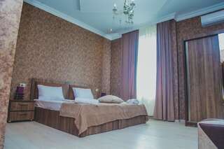 Отель Hotel Lotus Зугдиди Двухместный номер с 1 кроватью или 2 отдельными кроватями-7